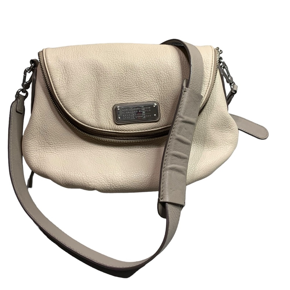 Marc by Marc Jacobs Cream Leather Classic Q Natasha
Crossbody Bag